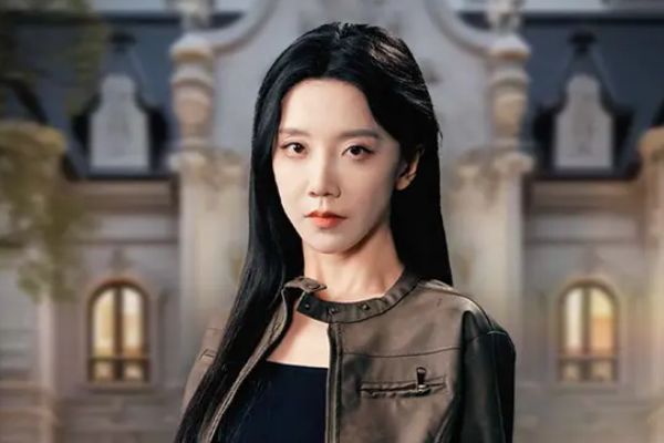 萬靈女王蘇輕鳶海報