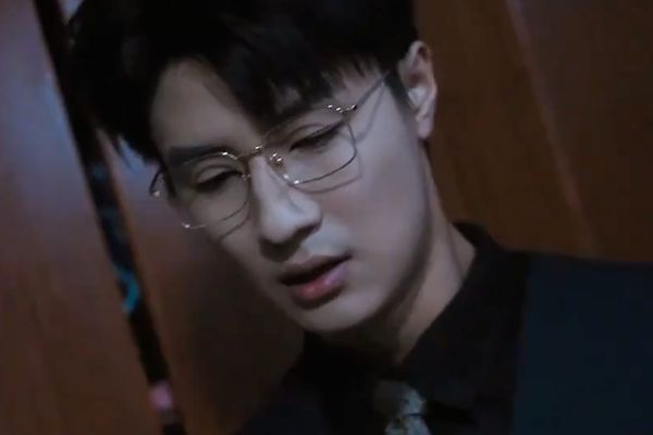 萬靈女王蘇輕鳶男主劇照