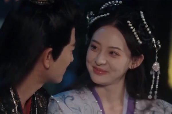 抱新郎線上看男女主親密同框