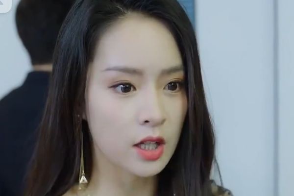 莉亞為無名之輩西恩打抱不平